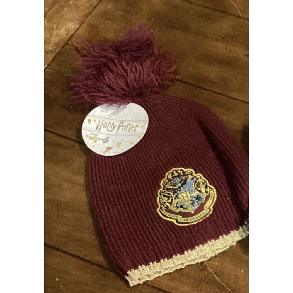 Hogwarts Beanie pom Top maroon NWT